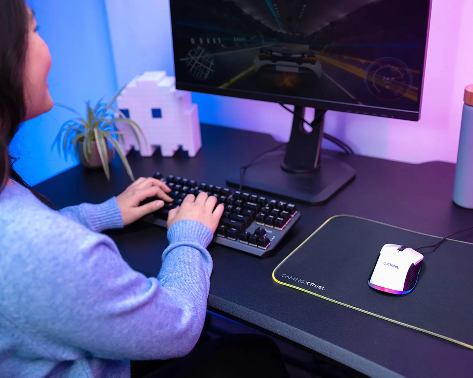 GXT 922W YBAR RGB Gaming Mouse - White