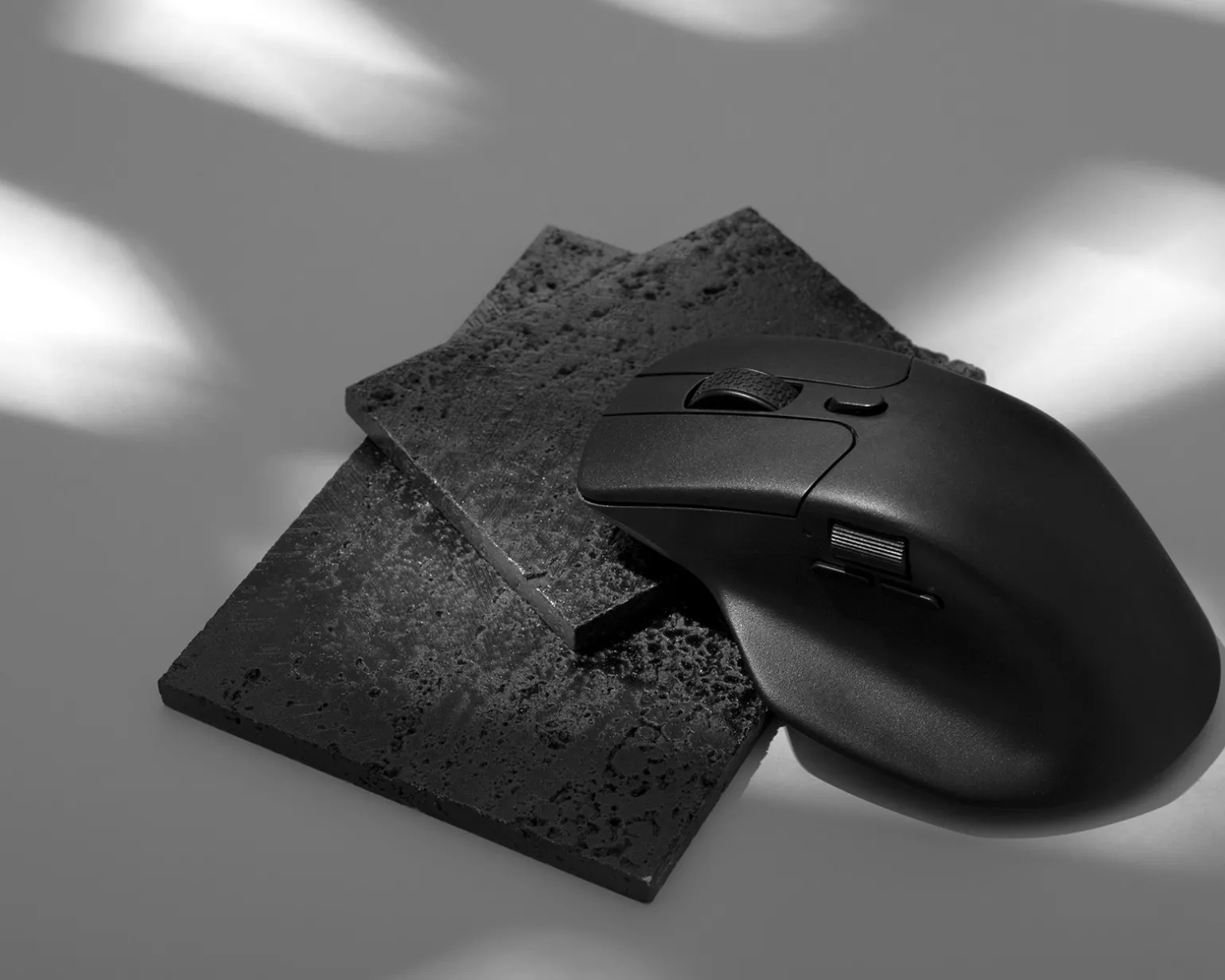 M6 4K Ergonomic Wireless Mouse - Black