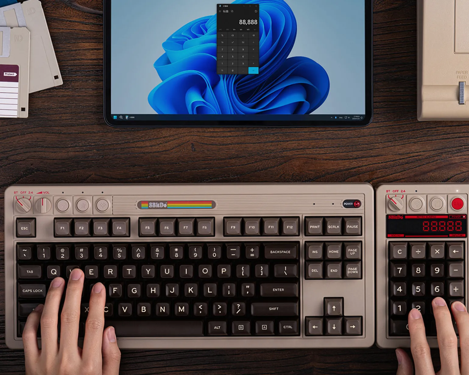 Retro 18 Mechanical Numpad - Wireless Numpad - C64 Edition