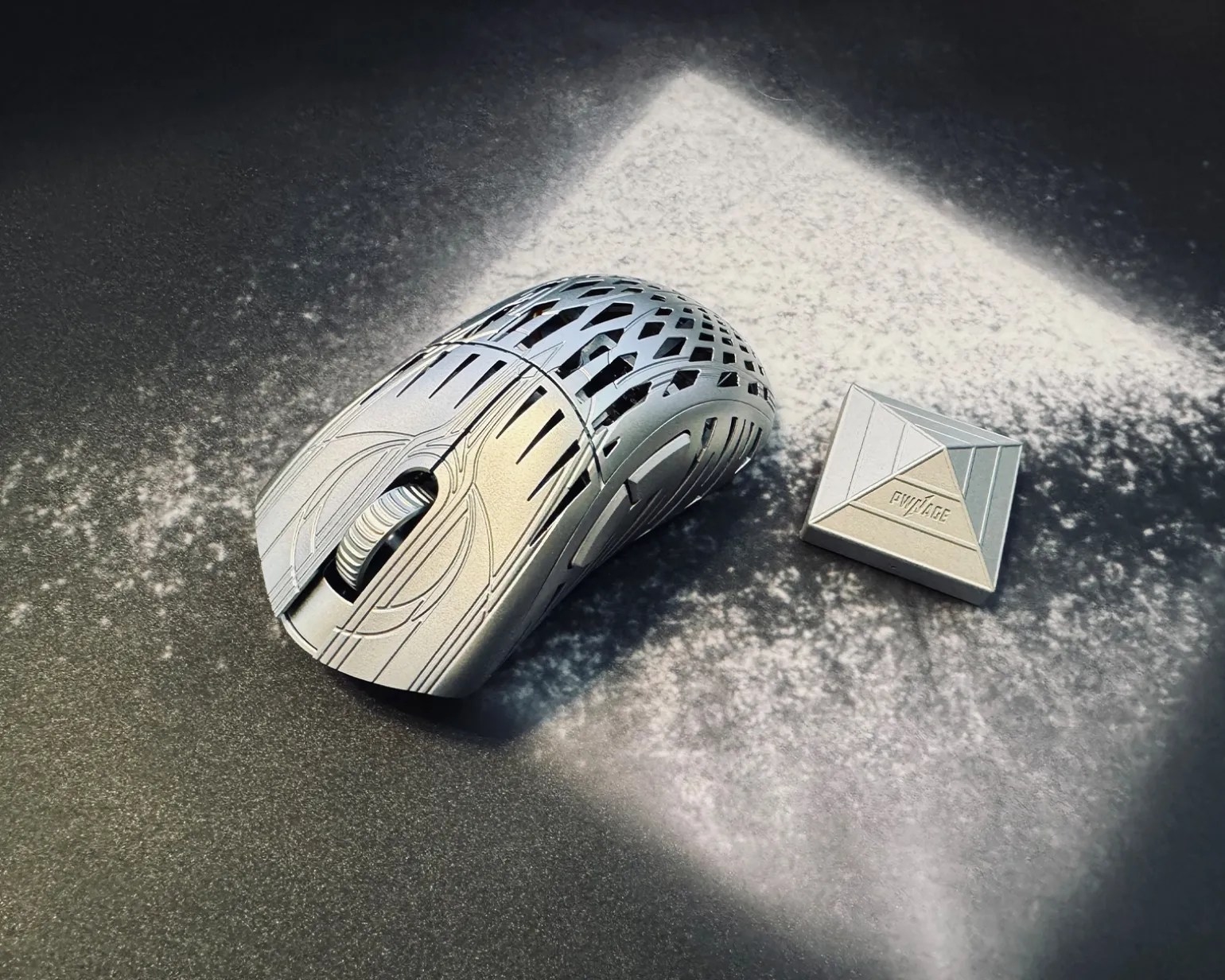 Stormbreaker Magnesium Wireless Gaming Mouse - Platinum