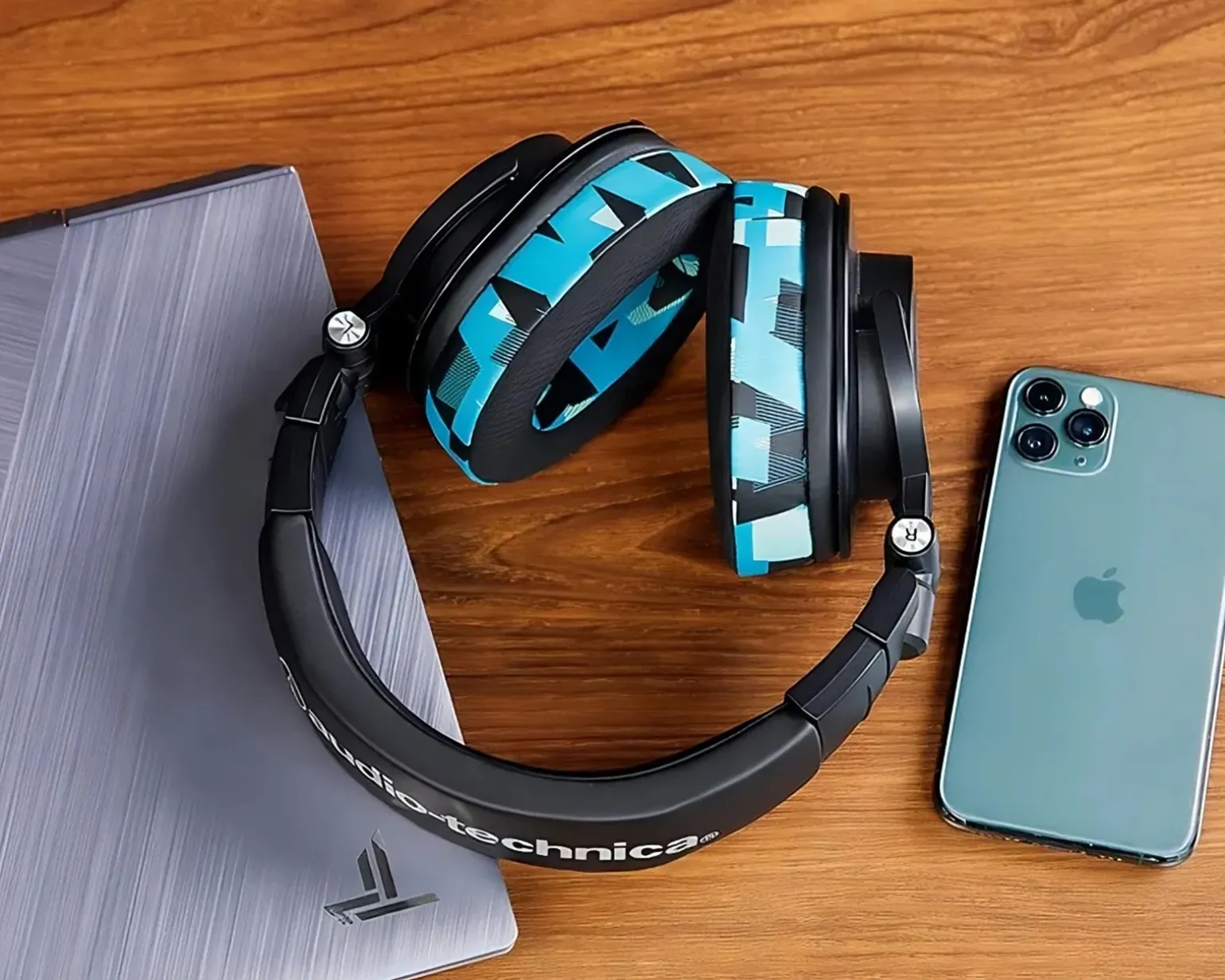 WC FreeZe Ear Cushions - Cyan Prism